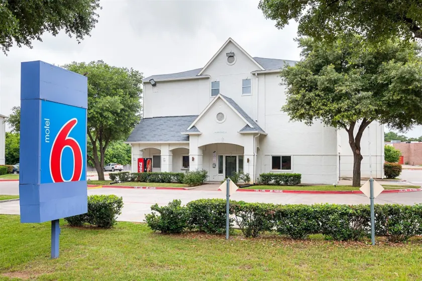 Motel 6-Grand Prairie, TX - Near Six Flags Drive - Image 1