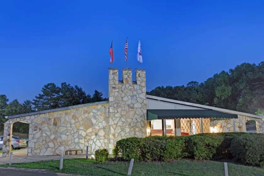 Knights Inn Austell - Image 1