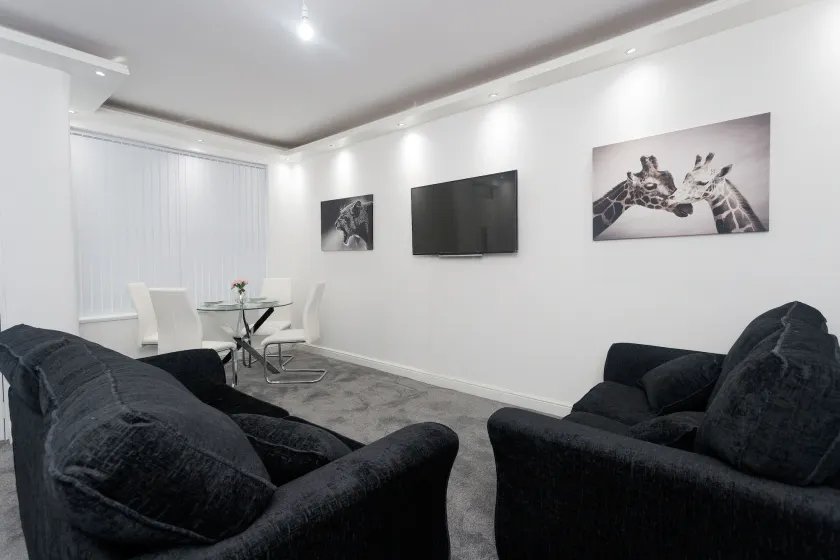 Leeds House - Image 1