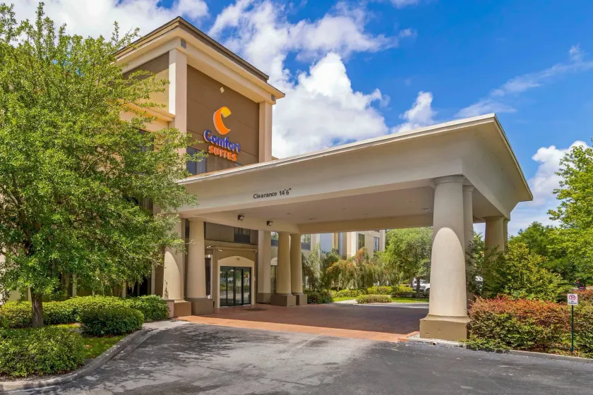 Comfort Suites near MCAS Beaufort - Image 1