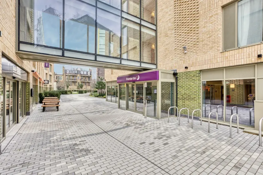 Premier Inn London Southwark - Southwark Station - Image 1
