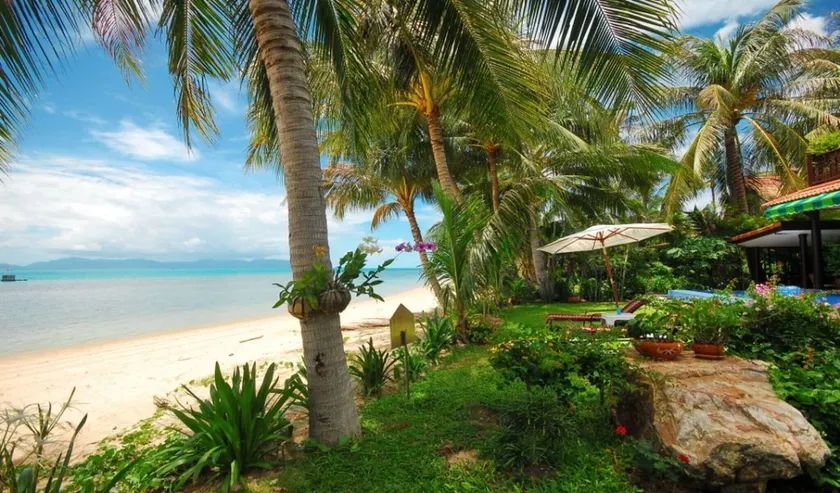 Beachfront Oasis with Private Pool and Jacuzzi on Samuis Bang Por Beach - Image 1