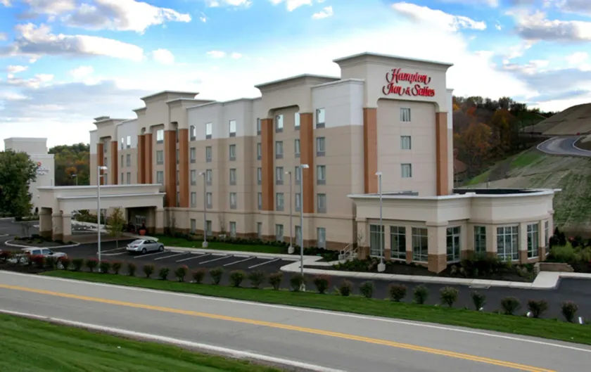 Hampton Inn & Suites Pittsburgh-Meadow Lands - Image 1