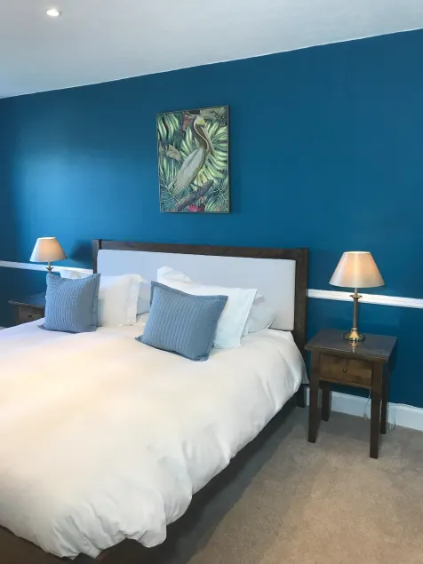 Meadhon Guest House - Image 1