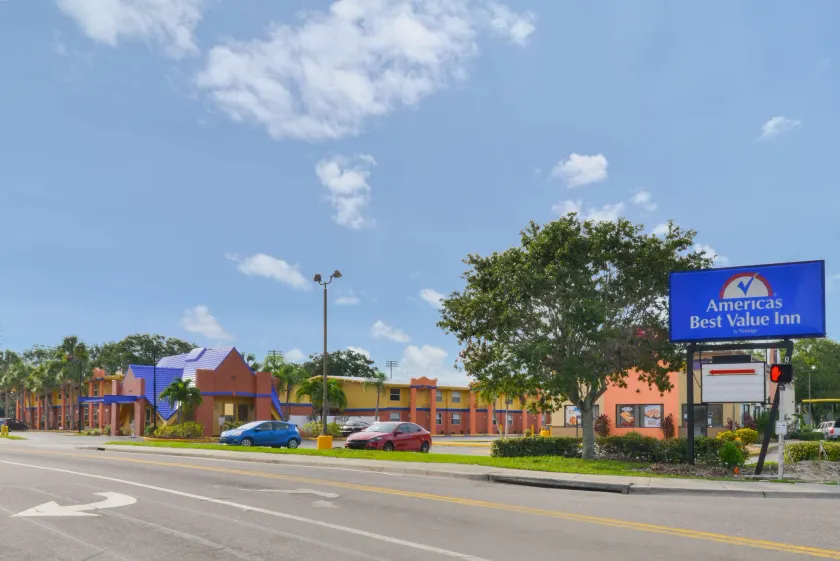 Americas Best Value Inn Sarasota - Image 1
