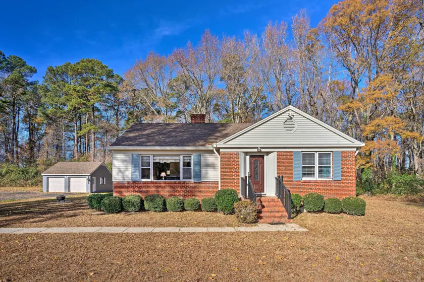'the Oyster Bed' Retreat w/ Pool & Game Room - Image 1