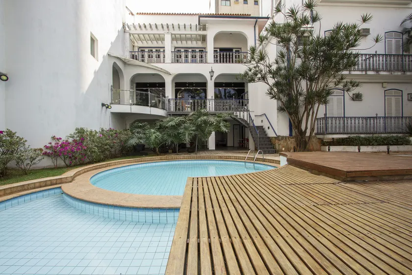 Vitória Palace Hotel - Image 1