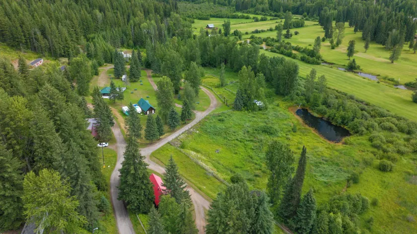 Helmcken Falls Lodge Cabin Rooms and RV Park - Image 1