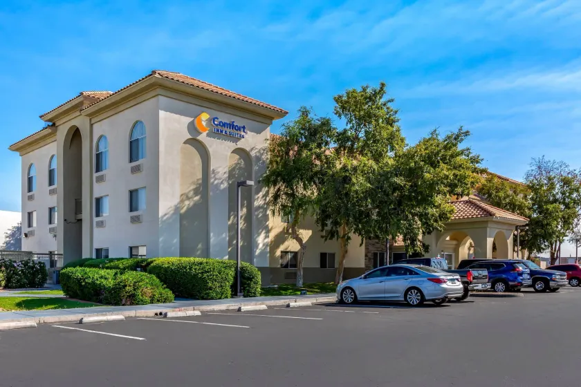 Comfort Inn & Suites Phoenix North - Deer Valley - Image 1