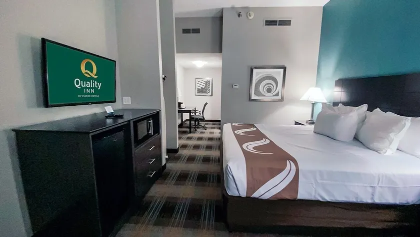 Quality Inn Roseville-Detroit North - Image 1