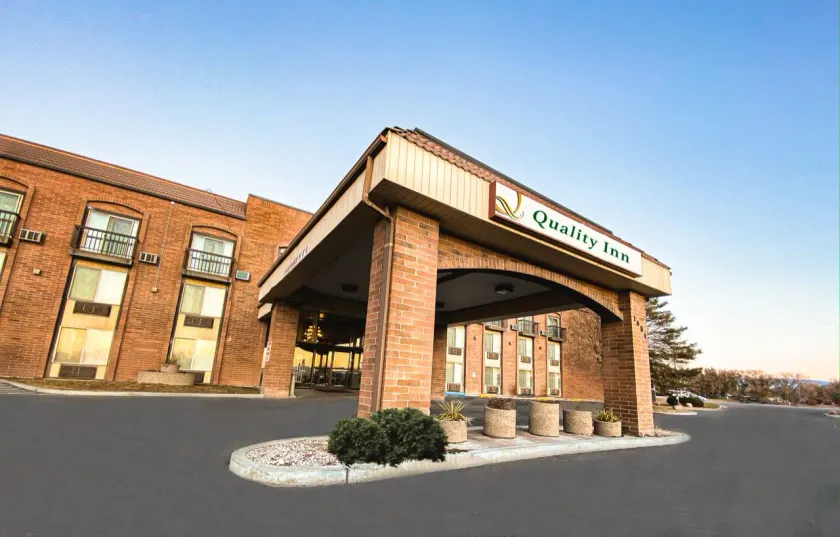 Quality Inn Vernal near Dinosaur National Monument - Image 1