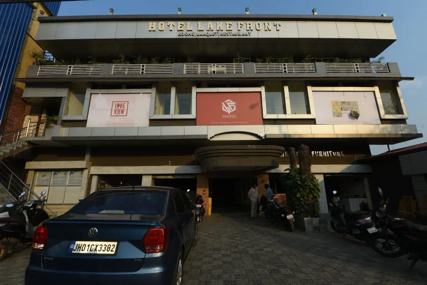 Hotel Lakefront - Image 1