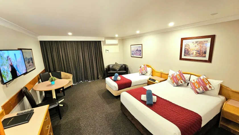 Hilltops Retreat Motor Inn - Image 1
