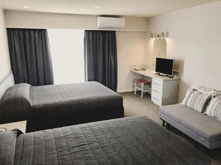 The Village Inn Hotel - Image 1