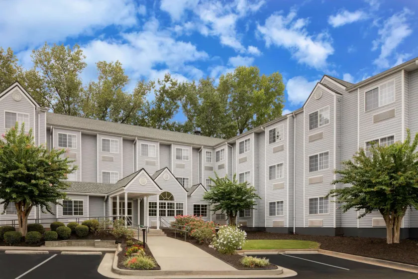 Microtel Inn & Suites by Wyndham Atlanta Buckhead Area - Image 1