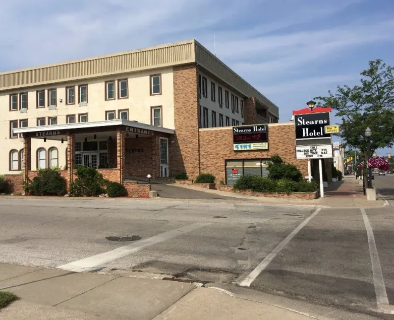 Stearns Hotel - Image 1