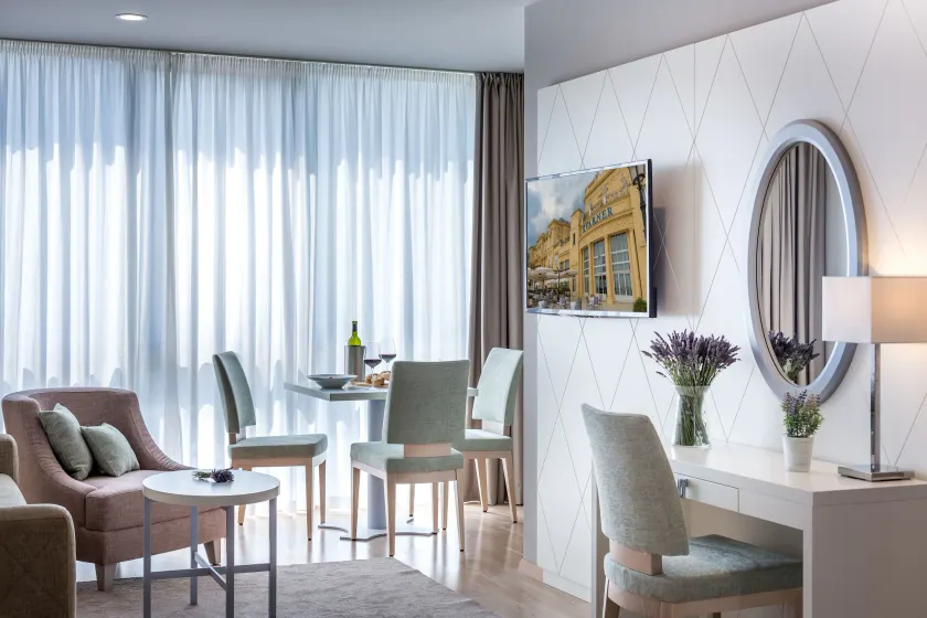 Apartments & Rooms Preelook - Image 1