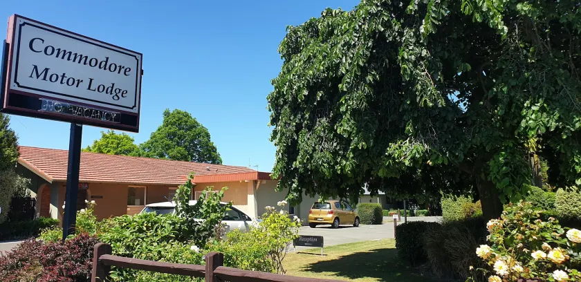 Commodore Motor Lodge - Image 1