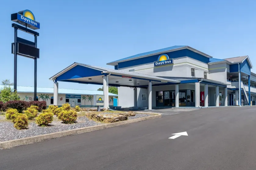 Days Inn by Wyndham Greeneville - Image 1