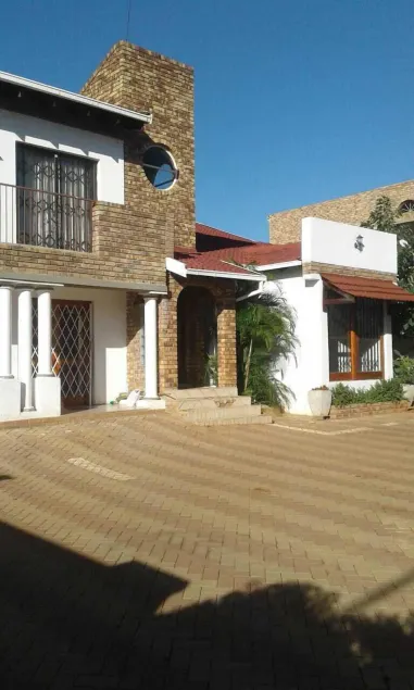 Amandahill Guest House - Image 1