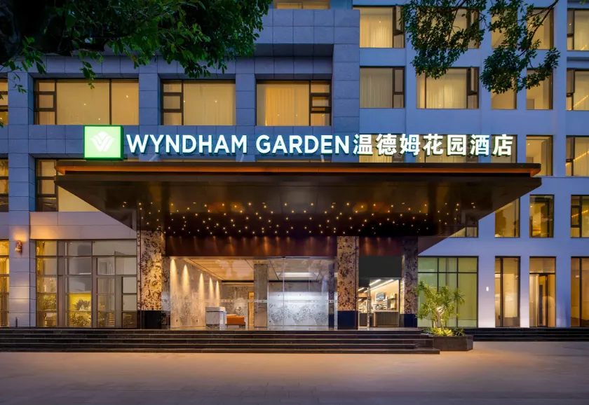 Wyndham Garden Hotel Liuzhou Five-Star Commercial Street Musical Fountain Branch - Image 1