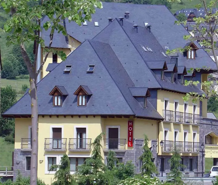 Hotel Spa Acevi Val d’Aran - Image 1