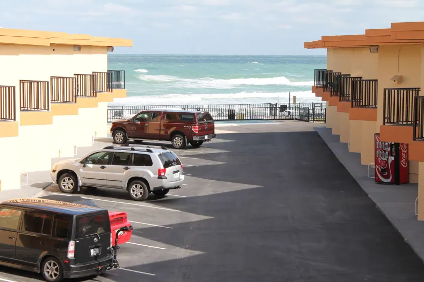 Grand Prix Motel Beach Front - Image 1