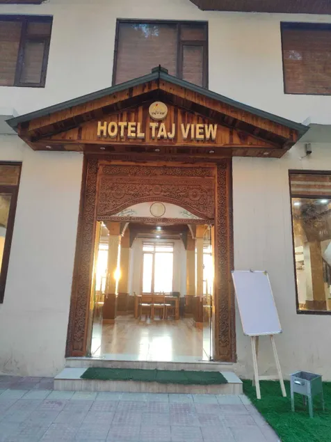 Hotel Taj View - Entrada interior
