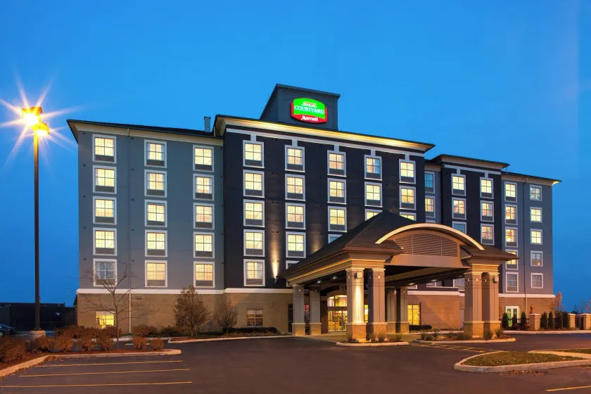 Courtyard by Marriott London - Image 1