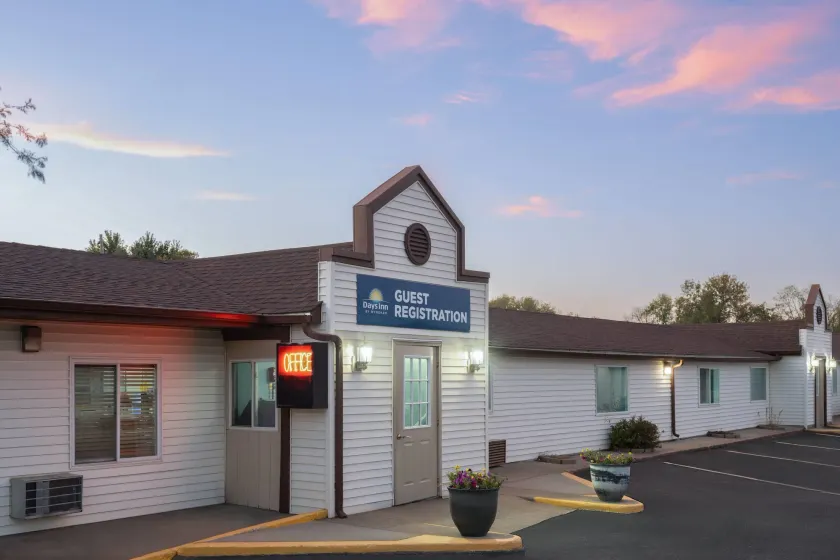 Days Inn by Wyndham Jamestown - Image 1