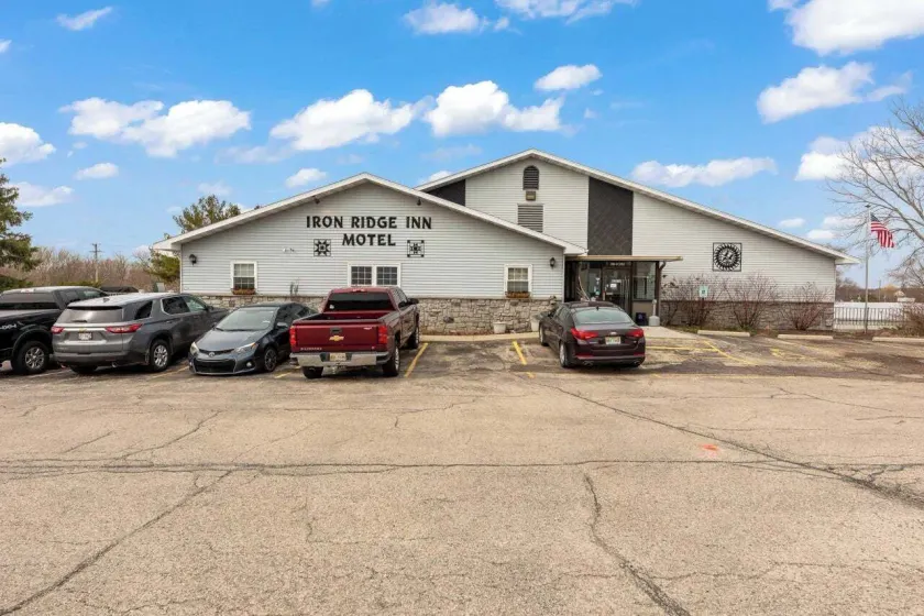 Iron Ridge Inn Motel - Image 1