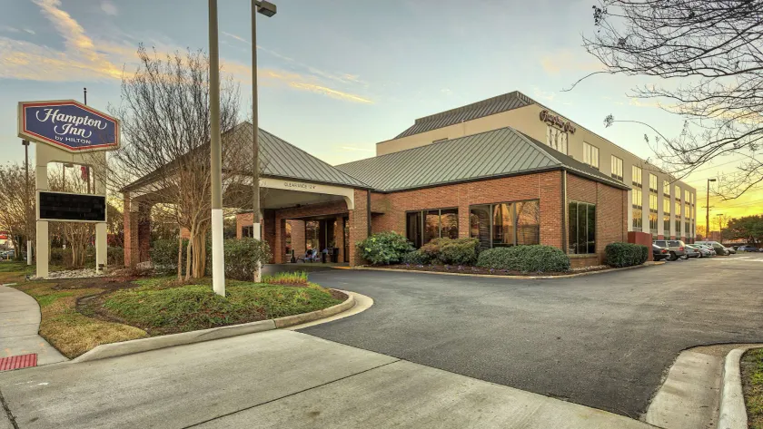 Hampton Inn Norfolk-Naval Base - Image 1