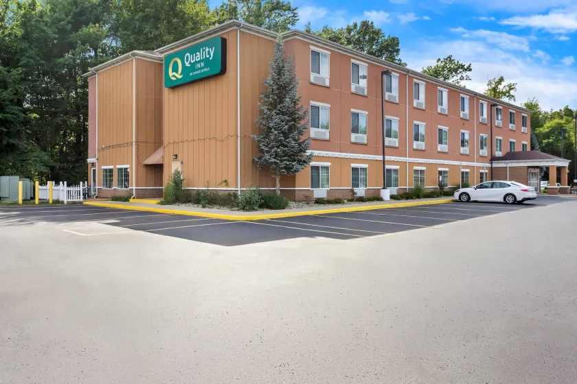 Quality Inn Near Interstate I94 - Image 1
