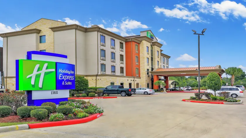 Holiday Inn Express & Suites Houston South - Near Pearland by IHG - Image 1