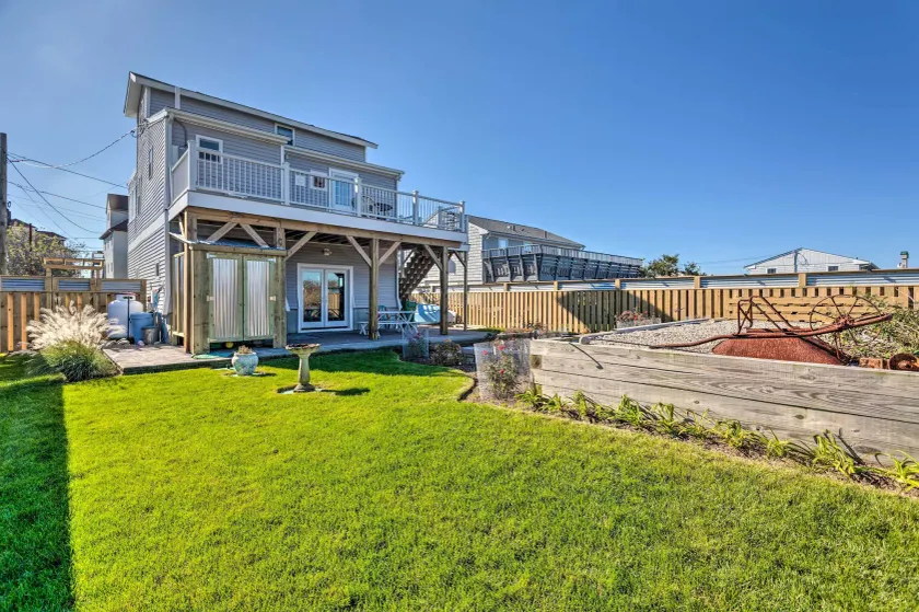 Seaside SK Getaway: Steps to Matunuck Beach! - Image 1