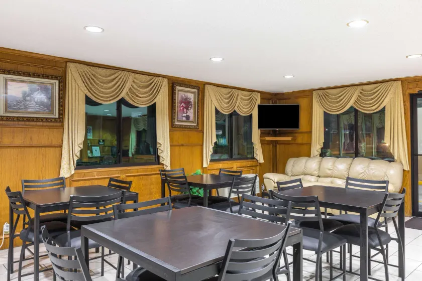 Super 8 by Wyndham League City/Kemah Area - Lobby