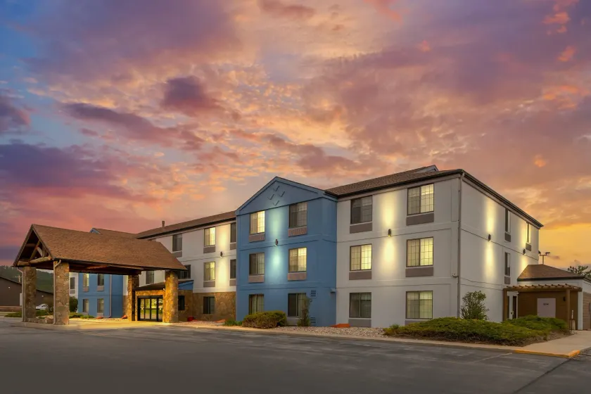 Comfort Inn & Suites Summerset - North Rapid City - Image 1