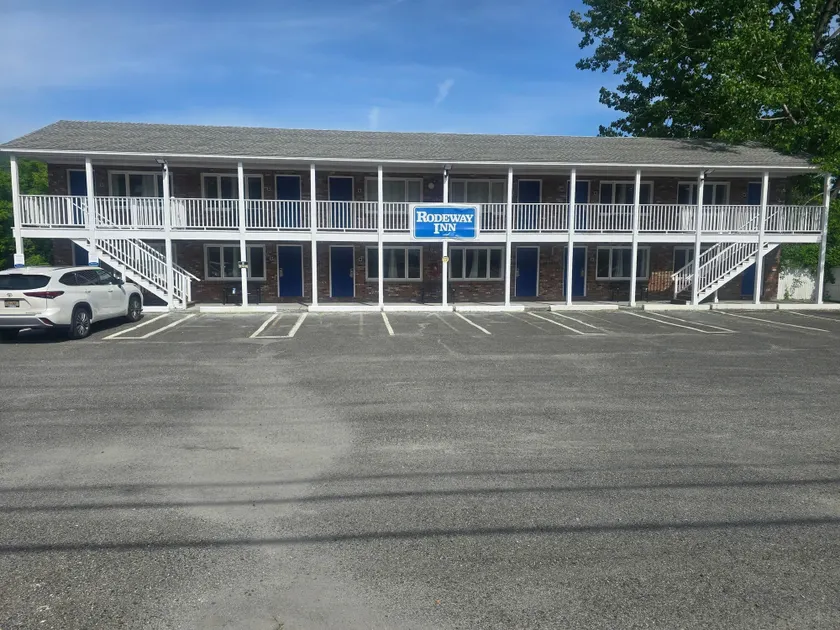Rodeway Inn - Image 1
