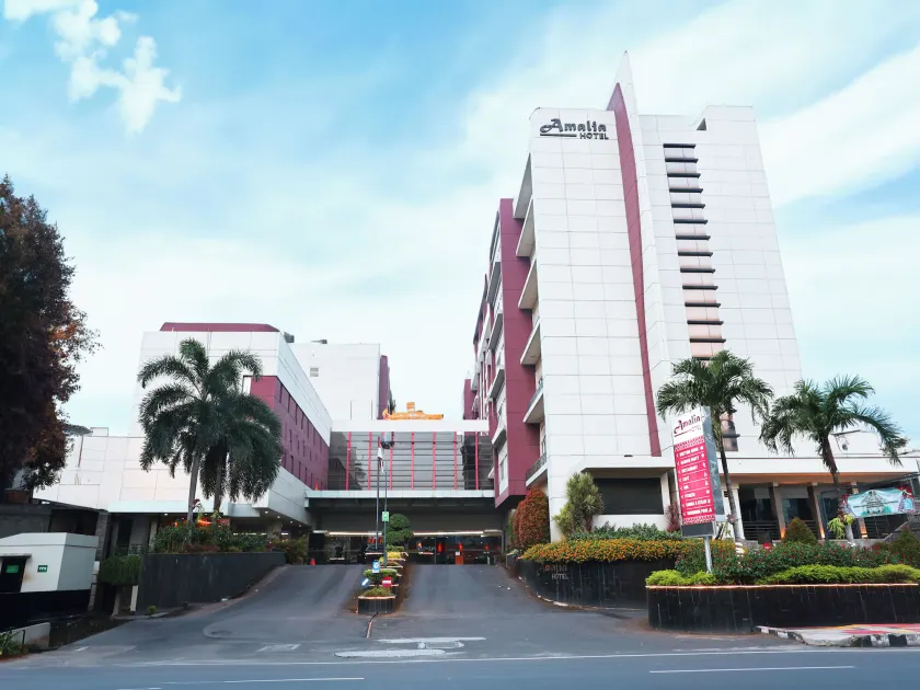 Amalia Hotel Lampung - Image 1