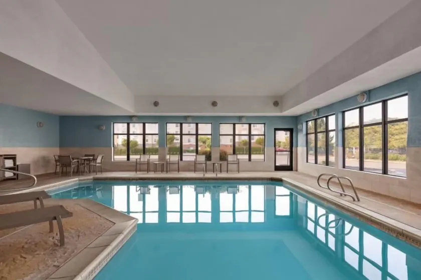 Holiday Inn Express Airport East by IHG - Image 1