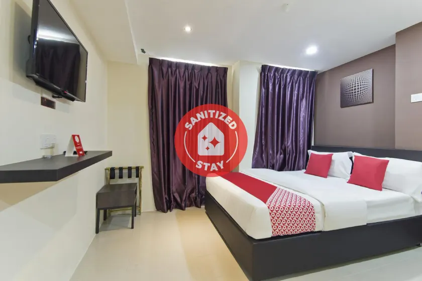 Super OYO 326 Tc Hotel - Image 1