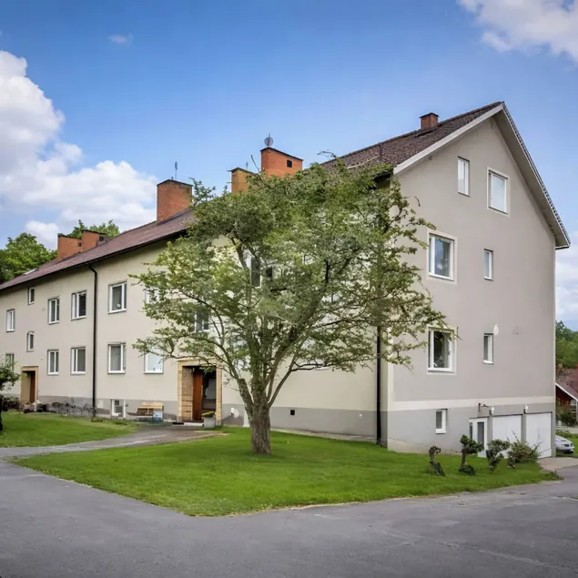 Charming 2-bedroom Apartment in Rejmyre With Garden View - Image 1