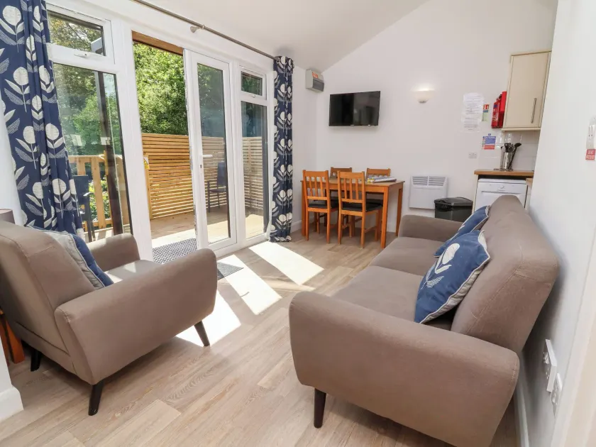 9 Manleigh Park - Image 1