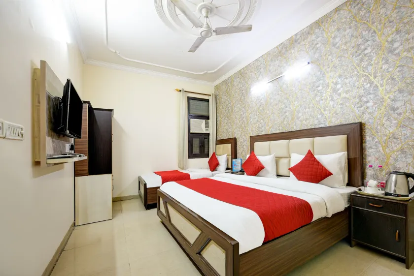 Hotel Mayank Residency - Image 1