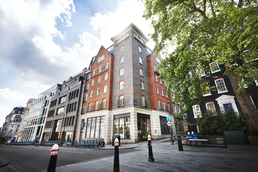 Marlin Apartments Queen Street - Image 1