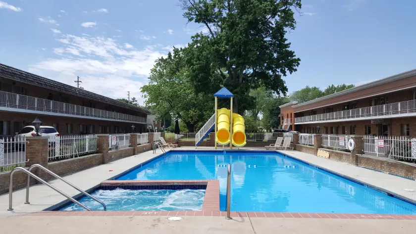 South Shore Inn - Image 1