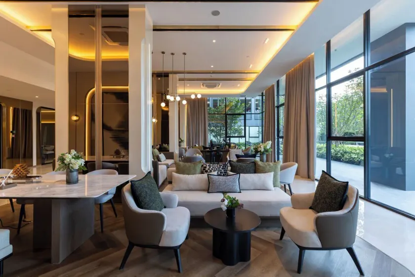 The Hampton Suites Bangna - Siddeområde i lobbyen