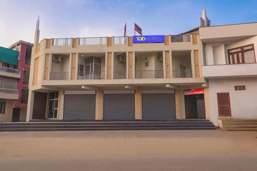 FabHotel Jai Palace Comfortable Stay - Image 1