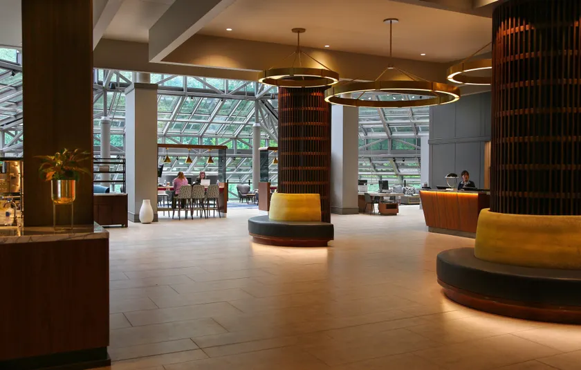Crowne Plaza Atlanta Perimeter at Ravinia by IHG - Lobby