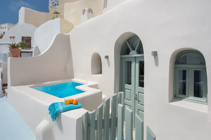 Artia Mansion - Image 1